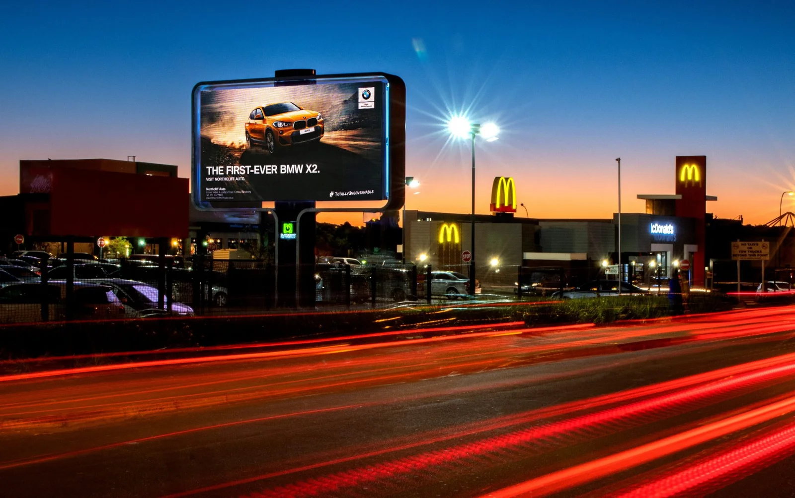 People crave relevance, context, and immediacy. That’s exactly what digital billboard Company offer—especially when combined with hyperlocal targeting.