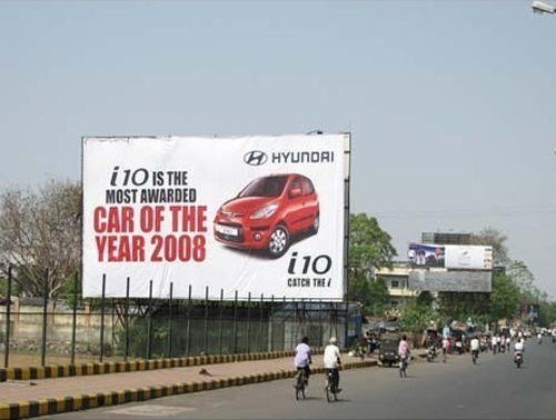 Highway Hoardings Company . They're not just large boards on busy roads—they are strategic business tools, helping brands create silent impressions that build over time
